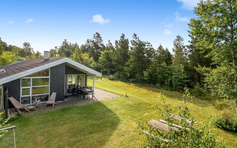 Ane - 800M from the Sea: Bleu, Arbuste, Chalet, Couverture De Sol, Jardin, Biens, Ombre, Aménagement Paysager, Ferme, Eco Hôtel