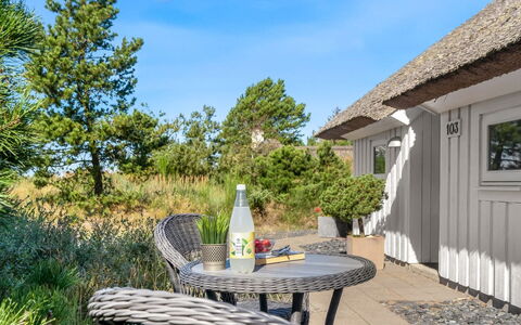 Pihla - 1.1Km from the Sea: Bleu, Arbuste, Chalet, Couverture De Sol, Jardin, Biens, Ombre, Aménagement Paysager, Ferme, Eco Hôtel