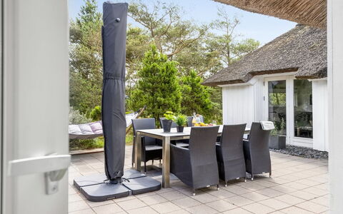 Pihla - 1.1Km from the Sea: Bleu, Arbuste, Chalet, Couverture De Sol, Jardin, Biens, Ombre, Aménagement Paysager, Ferme, Eco Hôtel