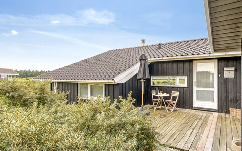 Nuka - 400M from the Sea: Piscine, Mobilier De Jardin, Meubles, Recours, Dalle, Eco Hôtel, Ombre, Chaise, Loisir, Biens