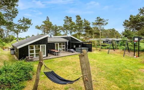 Adrienne - 240M from the Sea: Herbe, Prairie, Paysage, Écorégion, Plaine, Communauté Des Plantes, Lot Terre, Mobilier De Jardin, Prairie, Formations Arbustives