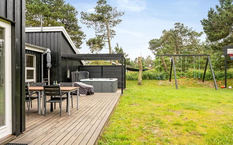 Adrienne - 240M from the Sea: Herbe, Prairie, Paysage, Écorégion, Plaine, Communauté Des Plantes, Lot Terre, Mobilier De Jardin, Prairie, Formations Arbustives