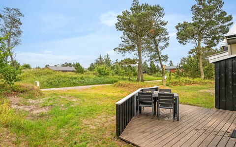 Adrienne - 240M from the Sea: Herbe, Prairie, Paysage, Écorégion, Plaine, Communauté Des Plantes, Lot Terre, Mobilier De Jardin, Prairie, Formations Arbustives