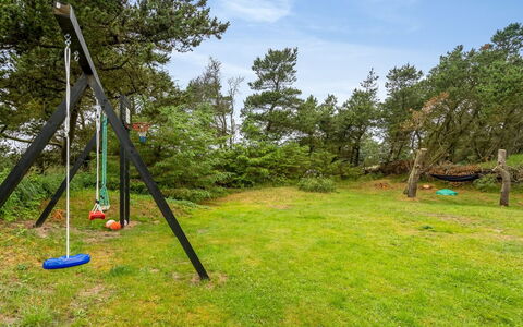 Adrienne - 240M from the Sea: Herbe, Prairie, Paysage, Écorégion, Plaine, Communauté Des Plantes, Lot Terre, Mobilier De Jardin, Prairie, Formations Arbustives