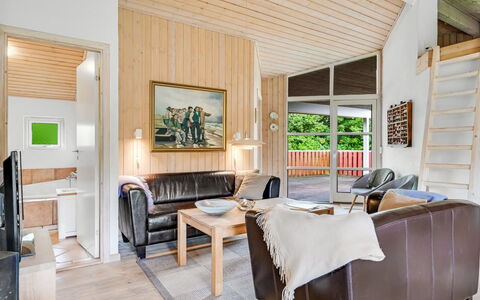 Bruna - 300M from the Sea: Bois, Design Intérieur, Plafond, Meubles, Domicile, Salon, Sol, Sol, Pièce, Chalet