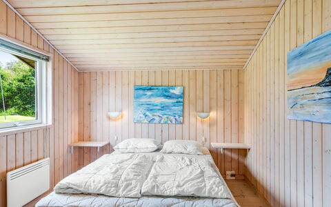 Bruna - 300M from the Sea: Bois, Chambre, Dur, Planche, Lit, Parquet, Literie, Plafond, Drap De Lit, Tache De Bois