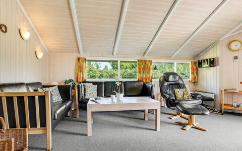 Guja - 250M from the Sea: Bois, Toit, Architecture, Domicile, Maison, Chalet, Siding, Dur, Pente, Biens