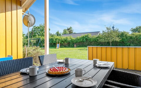 Guja - 250M from the Sea: Bois, Toit, Architecture, Domicile, Maison, Chalet, Siding, Dur, Pente, Biens