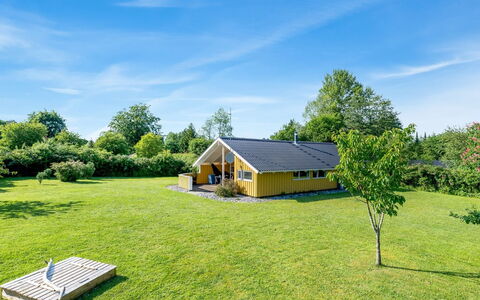 Guja - 250M from the Sea: Bois, Toit, Architecture, Domicile, Maison, Chalet, Siding, Dur, Pente, Biens