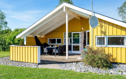 Guja - 250M from the Sea: Cuisine, Comptoir, Appareil De Cuisine, Sol, Cabinetry, Design Intérieur, Principaux Appliance, Sol, Domicile, Meubles