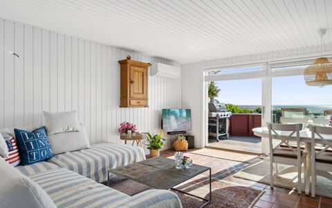 Anselmi - 25M from the Sea: Bois, Toit, Domicile, Maison, Architecture, Siding, Lot Terre, Chalet, Cabanon, Batiments Jardin