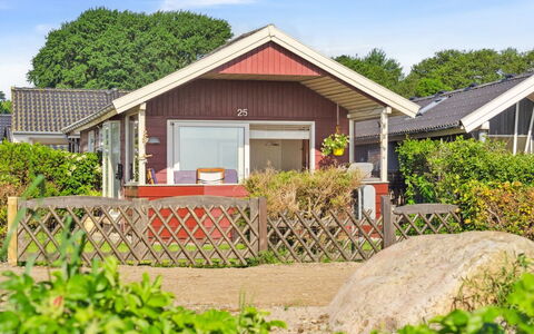 Anselmi - 25M from the Sea: Bois, Toit, Domicile, Maison, Architecture, Siding, Lot Terre, Chalet, Cabanon, Batiments Jardin