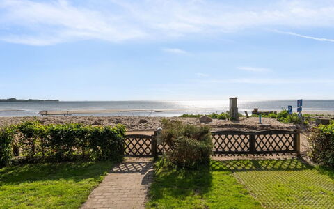 Anselmi - 25M from the Sea: Bois, Toit, Domicile, Maison, Architecture, Siding, Lot Terre, Chalet, Cabanon, Batiments Jardin