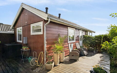 Anselmi - 25M from the Sea: Bois, Toit, Domicile, Maison, Architecture, Siding, Lot Terre, Chalet, Cabanon, Batiments Jardin