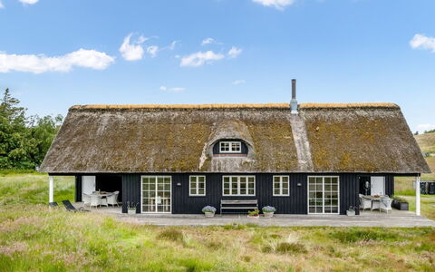 Helmi - 1.5Km from the Sea: Toit, Maison, Domicile, Chalet, Porte, Siding, Plate-Forme, Porche, Planche, Dur