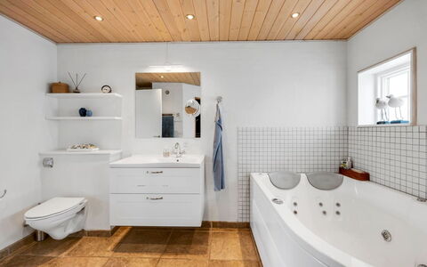 Helmi - 1.5Km from the Sea: Toit, Maison, Domicile, Chalet, Porte, Siding, Plate-Forme, Porche, Planche, Dur