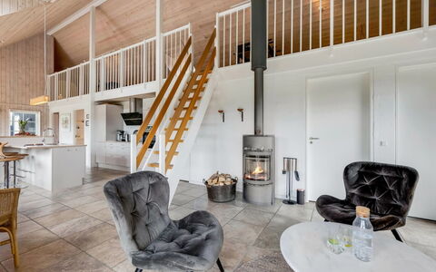 Helmi - 1.5Km from the Sea: Toit, Maison, Domicile, Chalet, Porte, Siding, Plate-Forme, Porche, Planche, Dur