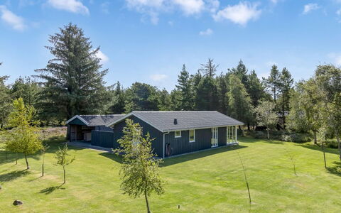 Fiallar - 3.2Km from the Sea: Herbe, Arbre, Maison, Domicile, Arbuste, Toit, Chalet, Lot Terre, Plaine, Zone Rurale