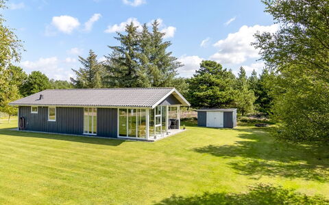 Fiallar - 3.2Km from the Sea: Toit, Chalet, Biens, Pelouse, Ferme, Batiments Jardin, Jardin, Cour, Cabanon, Aménagement Paysager