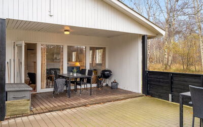 Lonneke - 800M from the Sea