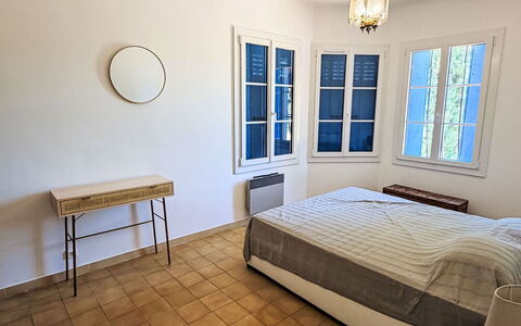 Villa G: Sol, Sol, Design Intérieur, Bois, Plafond, Meubles, Chambre, Lit, Éclairage, Pièce