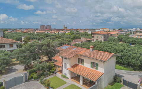 Villa Giuliana: Nuage, Ciel, Plante, Bâtiment, Propriété, Fenêtre, Arbre, Maison, Lot Terre, Design Urbain