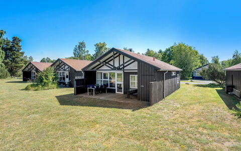 Clea - 300M from the Sea: Maison, Toit, Domicile, Chalet, Cabanon, Batiments Jardin, Siding, Cour, Cabane En Rondins, Cabane