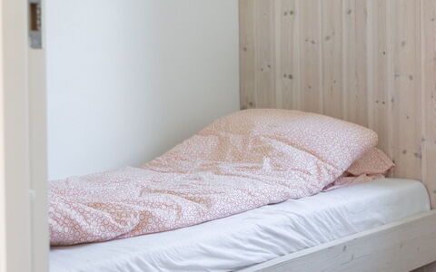 Nico - 600M from the Sea: Bois, Chambre, Linge, Meubles, Sol, Sol, Literie, Lit, Drap De Lit, Design Intérieur