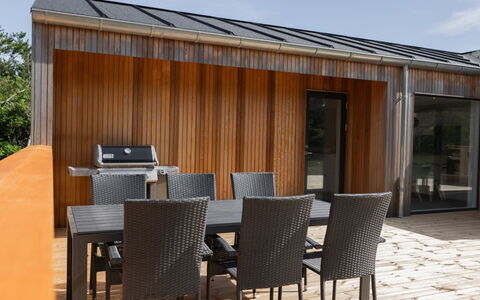 Nico - 600M from the Sea: Bois, Dur, Tache De Bois, Composite, Planche, Ombre, Plate-Forme, Mobilier De Jardin, Patio, Structure En Plein Air