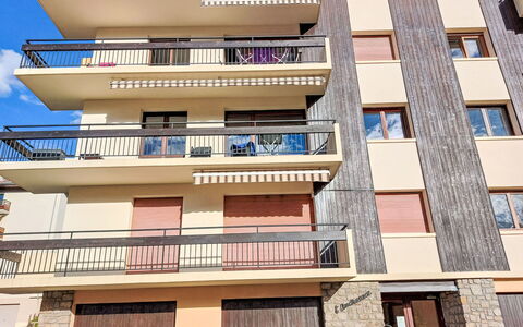 Saint Gervais 675: Bâtiment, Propriété, Fenêtre, Bois, Bloc Tour, Design Urbain, Condominium, Quartier, Zone Résidentielle, Maison