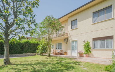 Gerry House 697.1: Aliments, Ciel, Table, Vaisselle, Montagne, Nuage, Plante, Meubles, Vert, Paysage Naturel