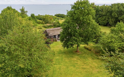 Emeli - 100M from the Sea: Bois, Toit, Architecture, Domicile, Maison, Chalet, Siding, Dur, Pente, Biens