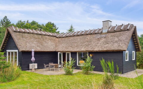 Emeli - 100M from the Sea: Bois, Toit, Architecture, Domicile, Maison, Chalet, Siding, Dur, Pente, Biens