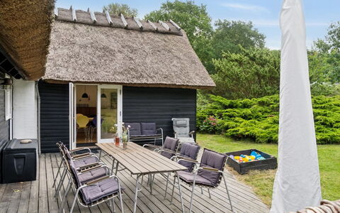 Emeli - 100M from the Sea: Bois, Toit, Architecture, Domicile, Maison, Chalet, Siding, Dur, Pente, Biens
