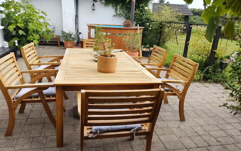Cillvur - 8Km from the Sea: Meubles, Design Intérieur, Sol, Sol, Plafond, Pièce, Chaise, Table, Appartement, Table Cuisine Et Salle A Manger