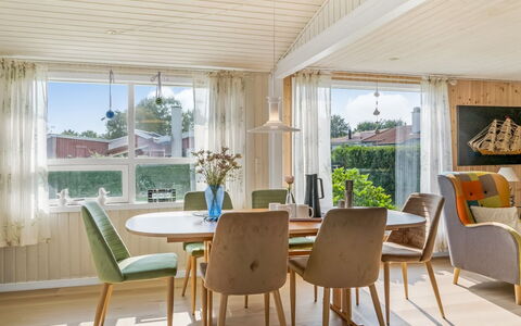 Dragan - 250M from the Sea: Meubles, Design Intérieur, Sol, Sol, Plafond, Pièce, Chaise, Table, Appartement, Table Cuisine Et Salle A Manger