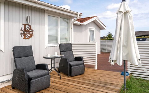 Dragan - 250M from the Sea: Meubles, Design Intérieur, Sol, Sol, Plafond, Pièce, Chaise, Table, Appartement, Table Cuisine Et Salle A Manger