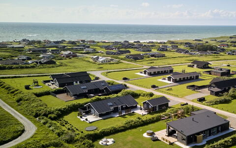 Lyder - 400M from the Sea: Maison, Domicile, Toit, Chalet, Biens, Aménagement Paysager, Batiments Jardin, Siding, Ferme