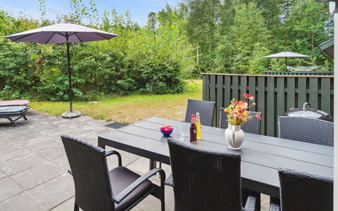 Gail - 200M from the Sea: Meubles, Table, Mobilier De Jardin, Chaise, Tableau De Plein Air, Table Cuisine Et Salle A Manger, Jardin, Ombre, Aménagement Paysager, Arrière-Cour