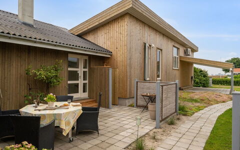 Susana - 50M from the Sea: Piscine, Mobilier De Jardin, Meubles, Recours, Dalle, Eco Hôtel, Ombre, Chaise, Loisir, Biens
