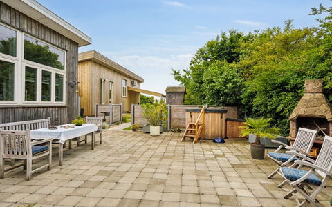 Susana - 50M from the Sea: Piscine, Mobilier De Jardin, Meubles, Recours, Dalle, Eco Hôtel, Ombre, Chaise, Loisir, Biens