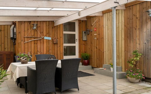 Susana - 50M from the Sea: Piscine, Mobilier De Jardin, Meubles, Recours, Dalle, Eco Hôtel, Ombre, Chaise, Loisir, Biens