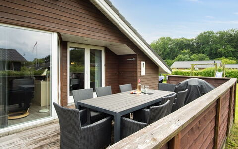 Telli - 350M from the Sea: Bois, Domicile, Maison, Porte, Porche, Chalet, Dur, Tache De Bois, Plate-Forme, Siding