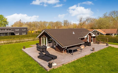 Telli - 350M from the Sea: Maison, Domicile, Porte, Toit, Chalet, Biens, Jardin, Ombre, Siding, Cour