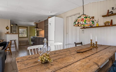 Lovisa - 7Km from the Sea: Meubles, Design Intérieur, Sol, Bois, Plafond, Sol, Luminaire, Table Cuisine Et Salle A Manger, Salle À Manger, Table