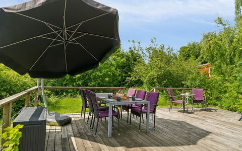 Lovisa - 7Km from the Sea: Meubles, Parapluie, Mobilier De Jardin, Chaise, Tableau De Plein Air, Ombre, Jardin, Plate-Forme, Dur, Tache De Bois