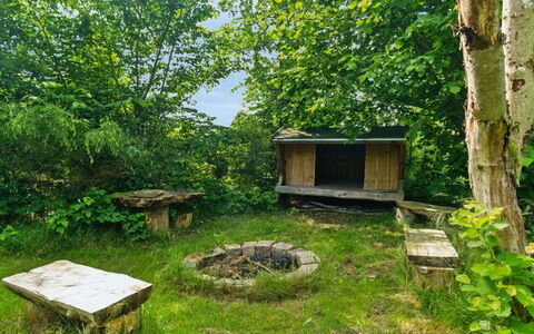 Lovisa - 7Km from the Sea: Bois, Communauté Des Plantes, Zone Rurale, Couverture De Sol, Jardin, Matériau Naturel, Arrière-Cour, Jungle, Cabanon, Des Bois