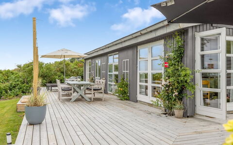 Alessandra - 80M to the Fjord: Bleu, Arbuste, Chalet, Couverture De Sol, Jardin, Biens, Ombre, Aménagement Paysager, Ferme, Eco Hôtel