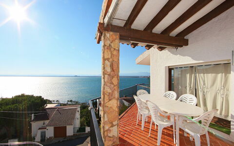 Joan Sarda: Propriété, Bâtiment, Pièce, Maison, Immobilier, Vacances, Bleu Azur, Appartement, Balcon, Recours