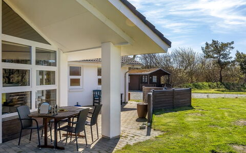 Ljuba - 1.3Km from the Sea: Domicile, Porte, Chalet, Ombre, Biens, Porche, Structure En Plein Air, Siding, Batiments Jardin, Ferme